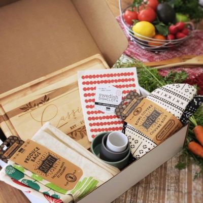Personalized Food Prep Box with Engraved Cutting Board