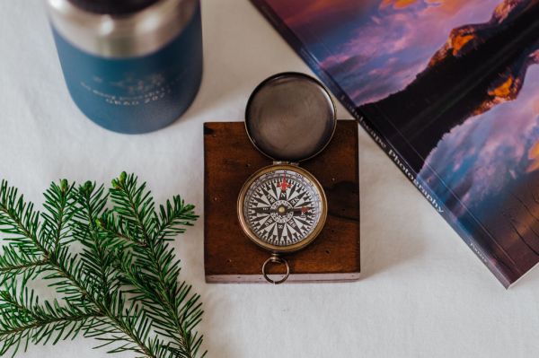 The Giving Box - Engraved Compass with Your Choice of Engraved Alpine Flask Water Bottle